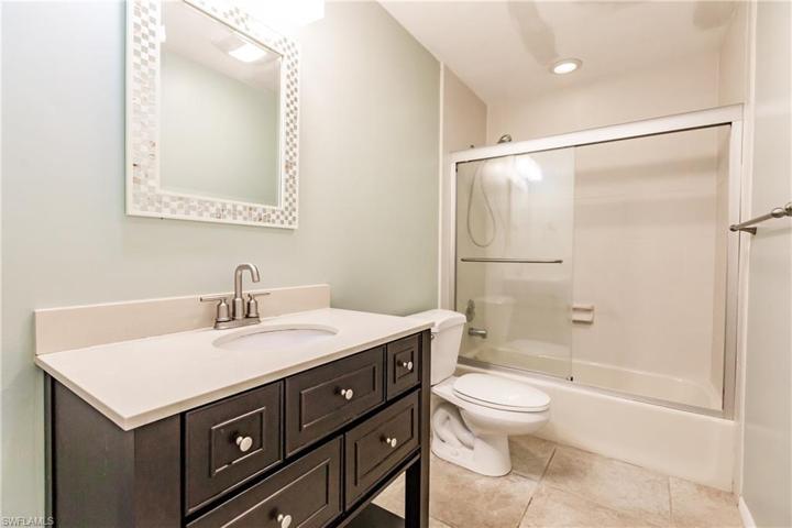 1ST FLOOR GUEST BATHROOM