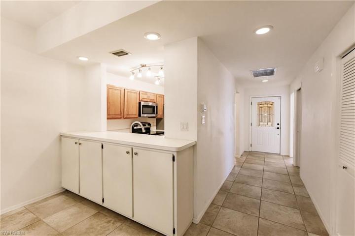 VILLA ENTRY HALLWAY