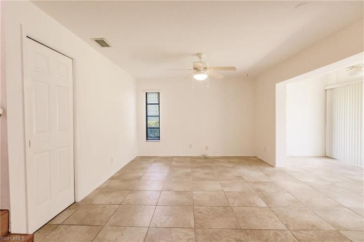 DEN/FAMILY ROOM