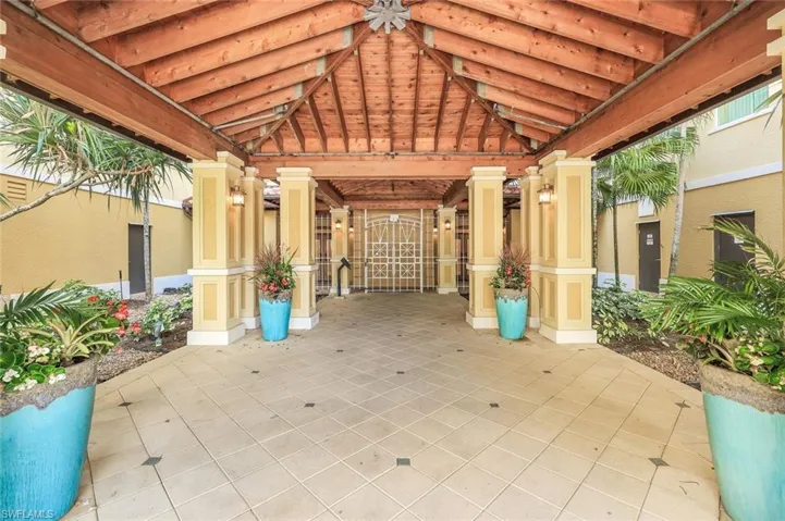 entrance to Lobby of Ventanas