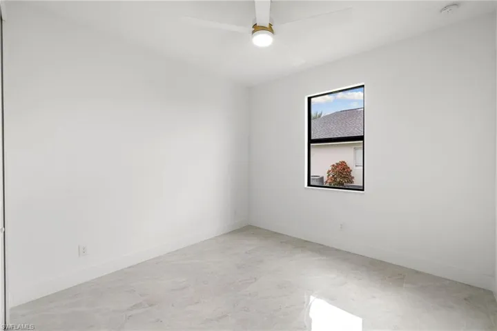 Empty room with a smoke detector and ceiling fan