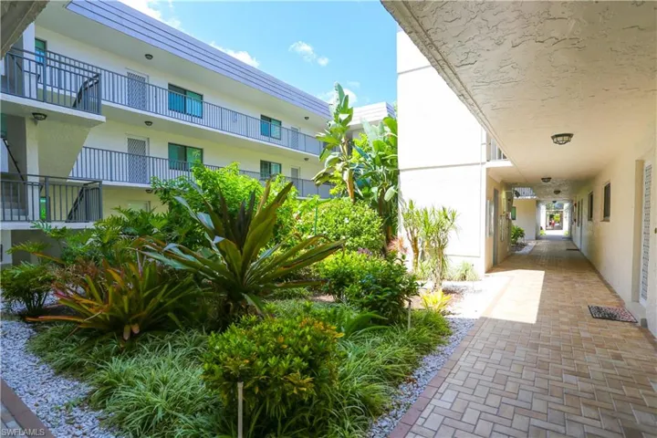 788  Park Shore  DR, Naples, FL 34103