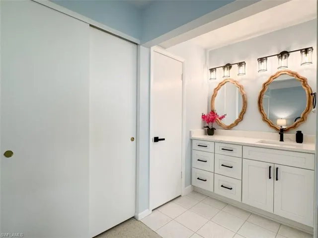 788  Park Shore  DR, Naples, FL 34103
