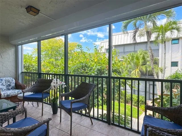 788  Park Shore  DR, Naples, FL 34103
