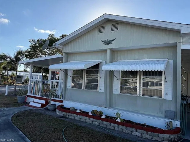 View of home's exterior