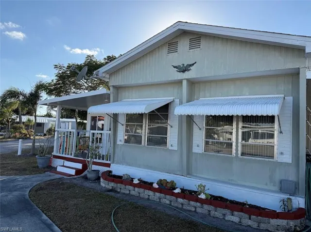View of home's exterior