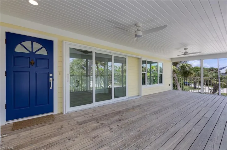 Huge Screened Porch Entry