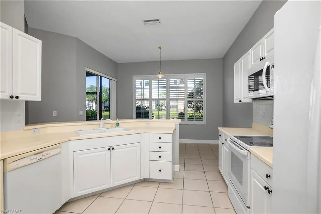 2272 Island Cove CIR, Naples, FL 34109,225028986