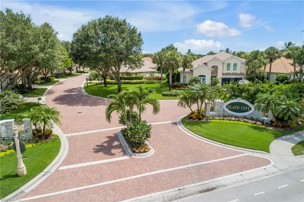 2272 Island Cove CIR, Naples, FL 34109,225028986