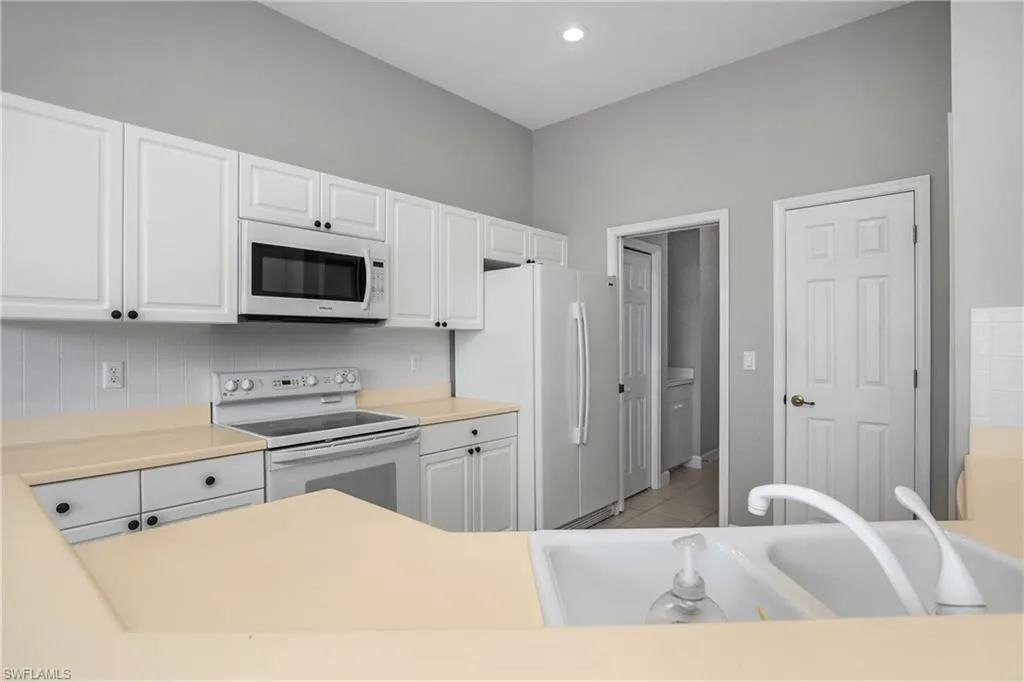 2272 Island Cove CIR, Naples, FL 34109,225028986