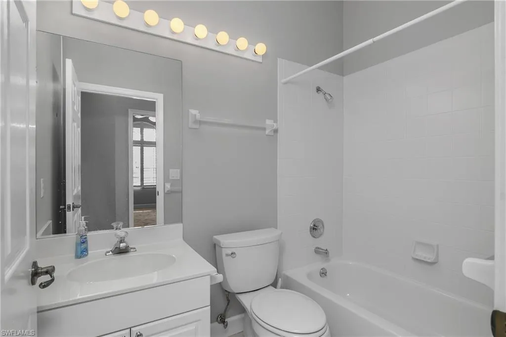 2272 Island Cove CIR, Naples, FL 34109,225028986