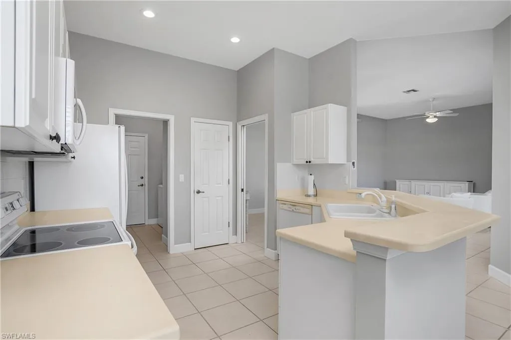 2272 Island Cove CIR, Naples, FL 34109,225028986