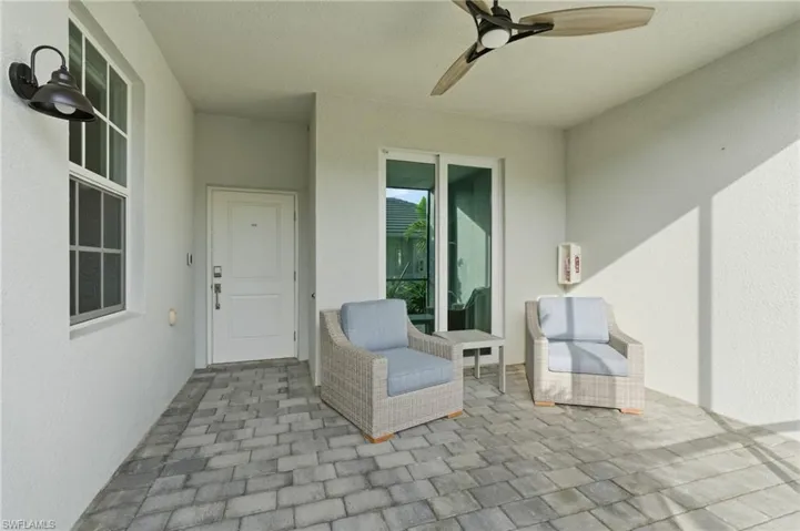 Front Lanai/Entry