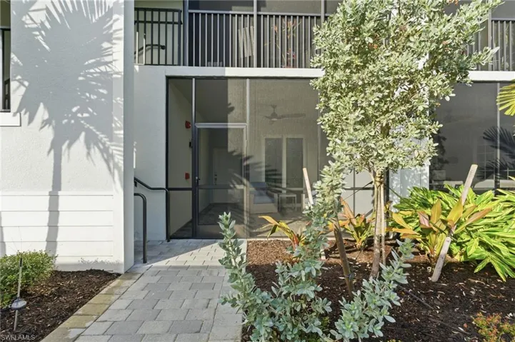 Property entrance to Front Lanai