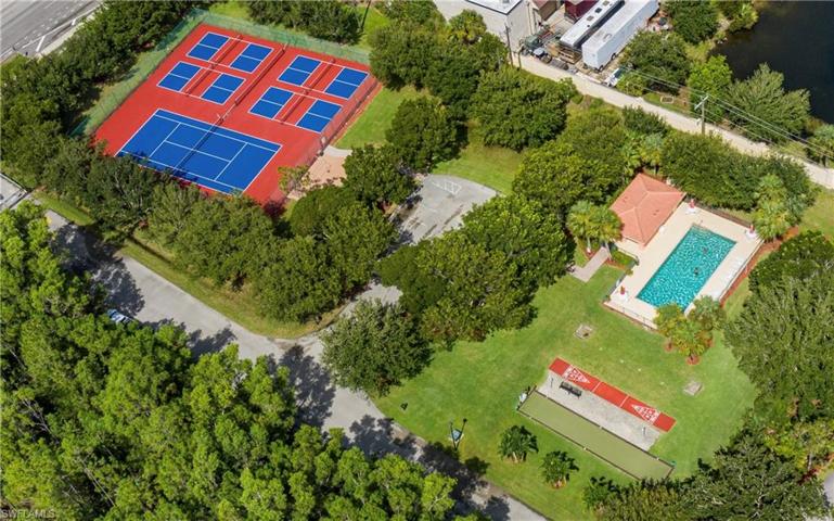 Har Tru tennis and pickleball courts