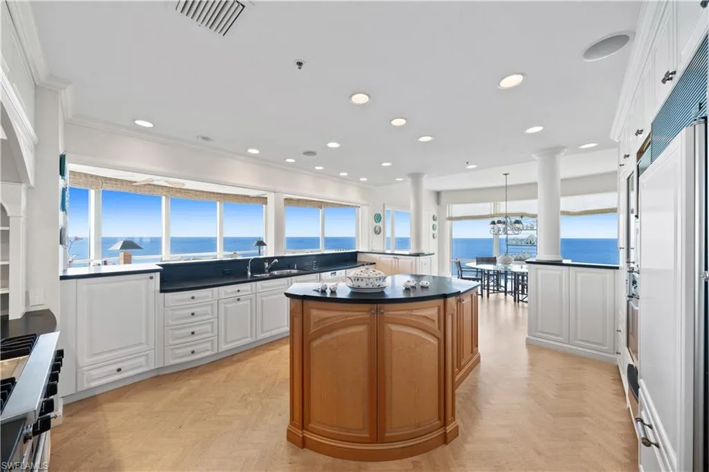 4601 Gulf Shore BLVD, Naples, FL 34103,224091428