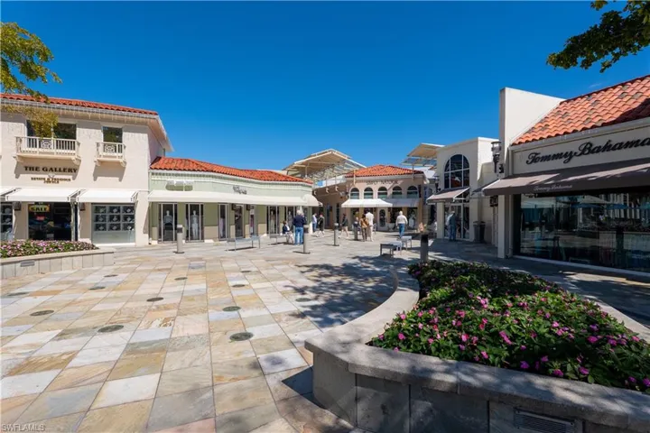 The Village Shops on Venetian Bay