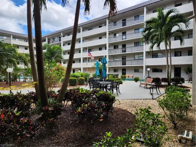 2121  Collier  AVE, Fort Myers, FL 33901