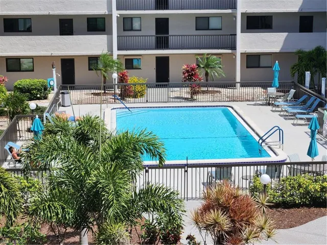 2121  Collier  AVE, Fort Myers, FL 33901