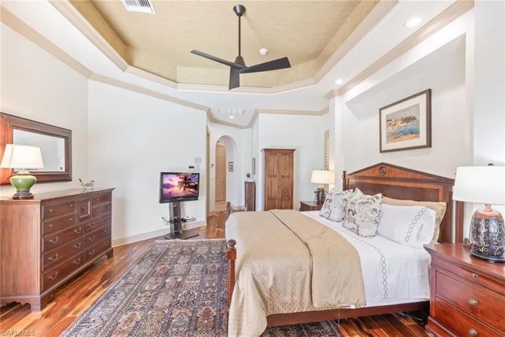 Primary bedroom with king size bed, 2 walk-in closets