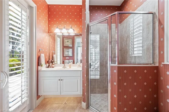 Pool bath - door to pool and 4th bedroom