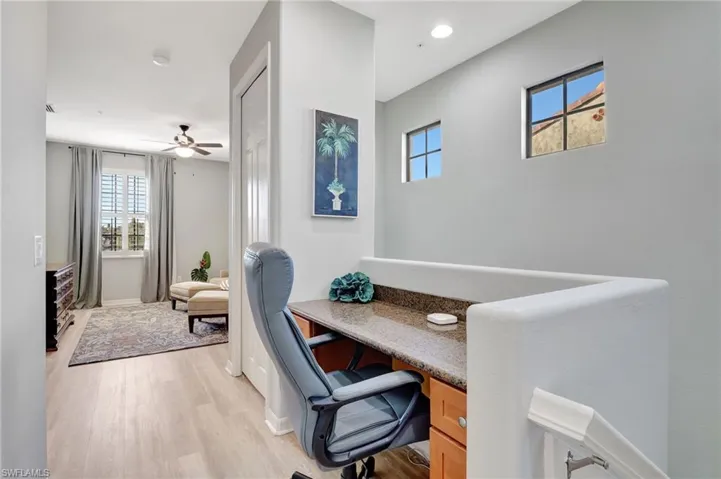 Built-in desk area