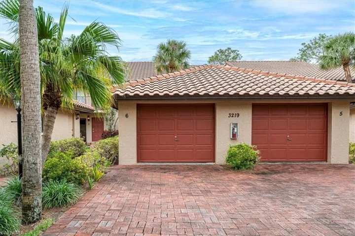 3219 Horse Carriage Way 6, Naples, Florida 34105