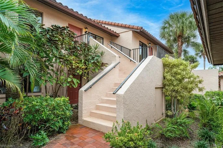 3219 Horse Carriage Way 6, Naples, Florida 34105