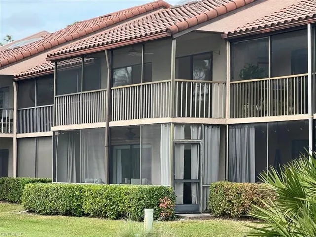 3219 Horse Carriage Way 6, Naples, Florida 34105