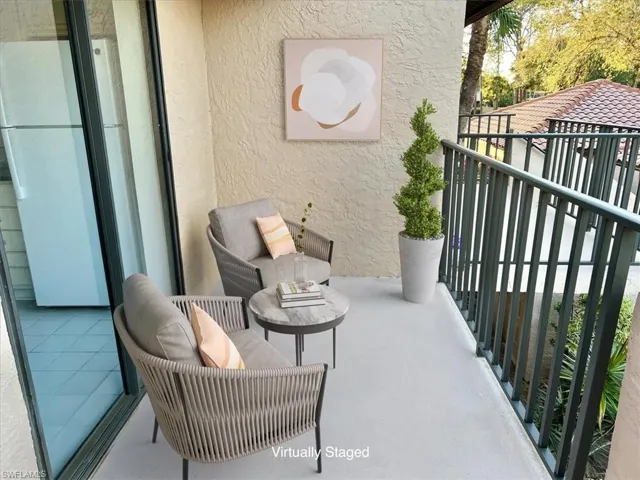 3219 Horse Carriage Way 6, Naples, Florida 34105