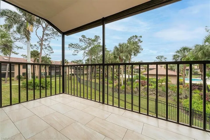 3219 Horse Carriage Way 6, Naples, Florida 34105