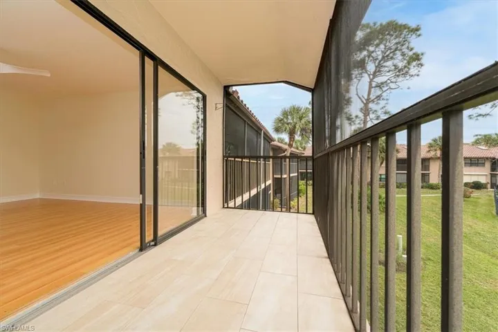 3219 Horse Carriage Way 6, Naples, Florida 34105