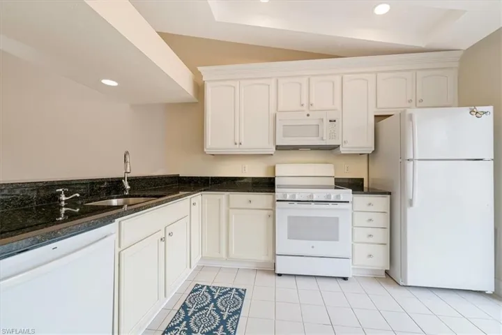 3219 Horse Carriage Way 6, Naples, Florida 34105