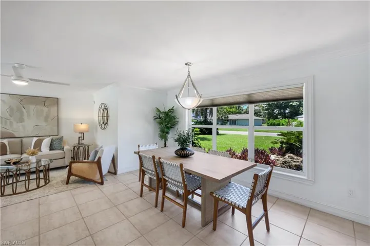 Dining area adjacent to the family room living room.