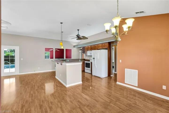 Kitchen offers counter seating!
