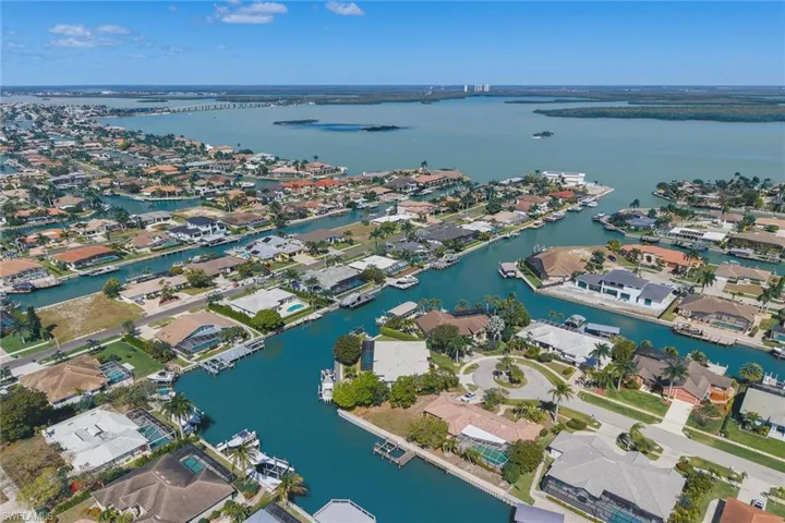 366 Grapewood Ct, Marco Island, Florida 34145