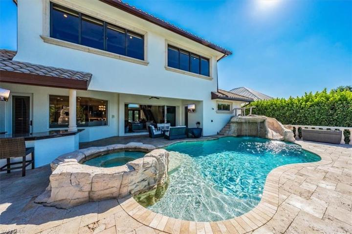 Resort style pool area with incorporated spa and water slide