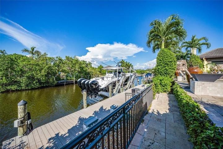 Custom TREX dock with lift to accommodate 48' foot / 30,000 lb boat