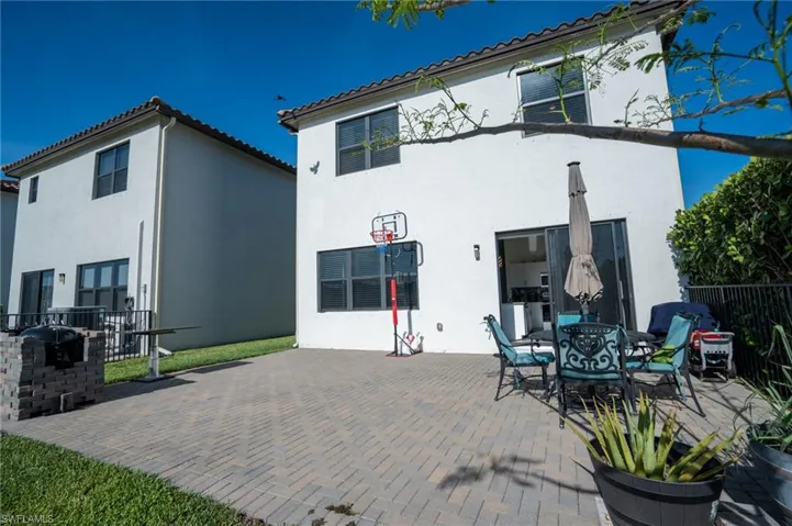 8956 Madrid Cir, Naples, Florida 34104