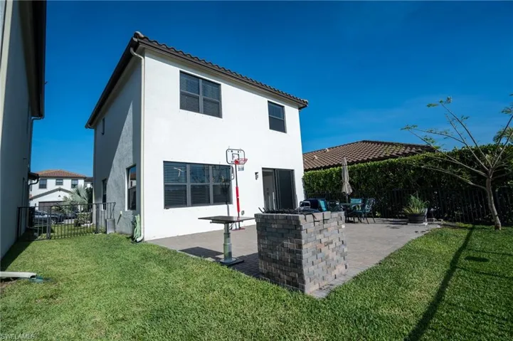 8956 Madrid Cir, Naples, Florida 34104