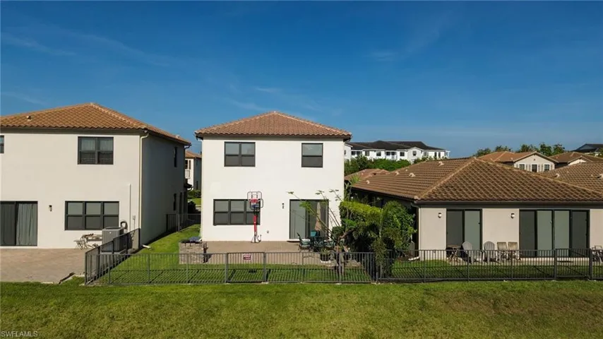 8956 Madrid Cir, Naples, Florida 34104