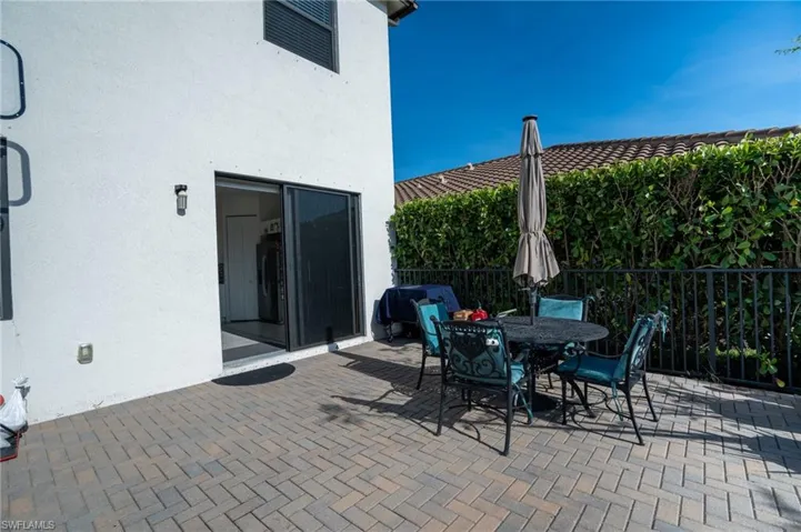 8956 Madrid Cir, Naples, Florida 34104