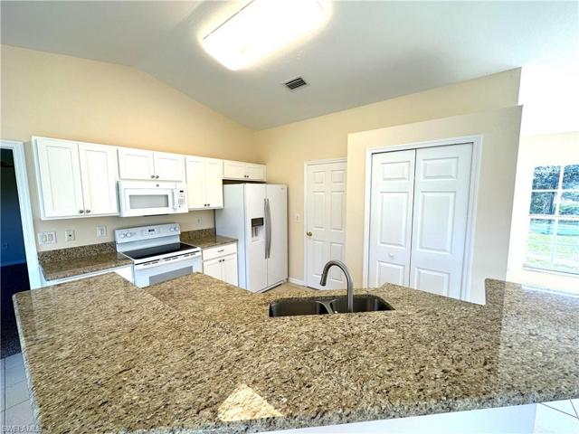 1221  Hillburn E ST, LEHIGH ACRES, FL 33974