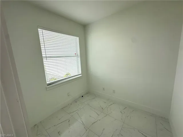 COZY DEN NEAR ENTRY