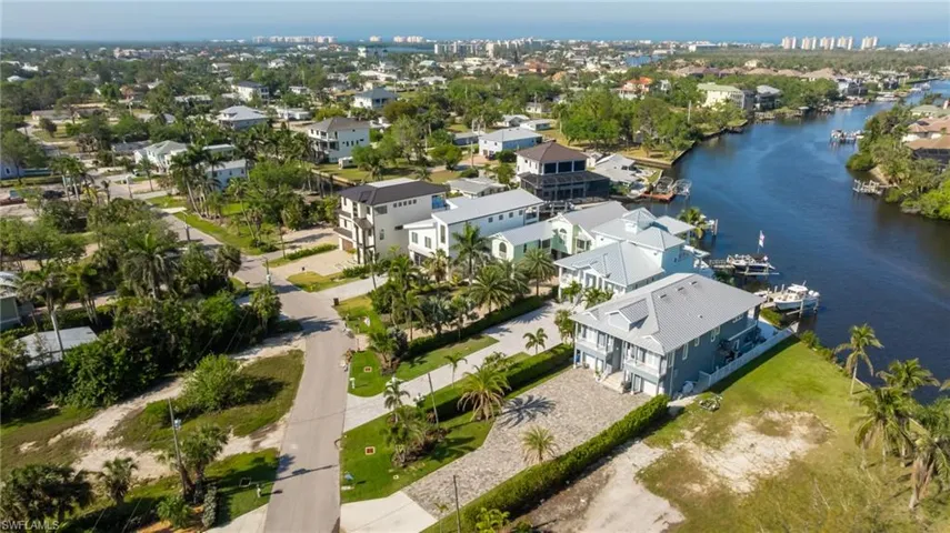 Big Bend Road neighboring homes