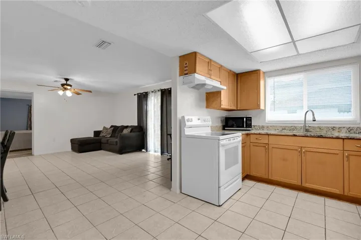 423 24th Ave, Cape Coral, Florida 33990