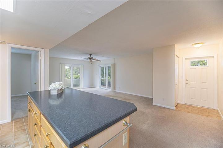 Welcome to your Easy living condo in Paradise.