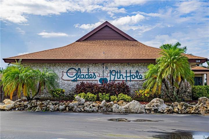 19th Hole Restaurant  and Lounge, Great Happy Hours