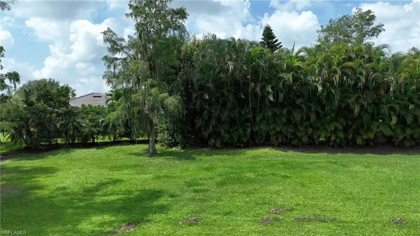 Another view in back of villa
