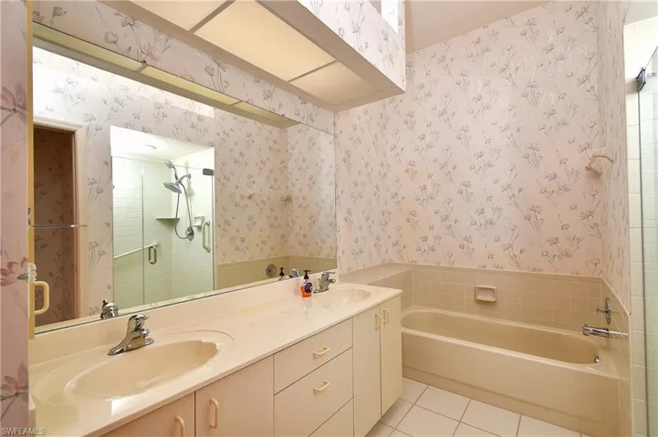 Master Bath with dual sinks w/drawer and cabinet space